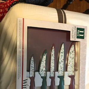 Pfaltzgraff cutlery & board 11 pc set winterberry